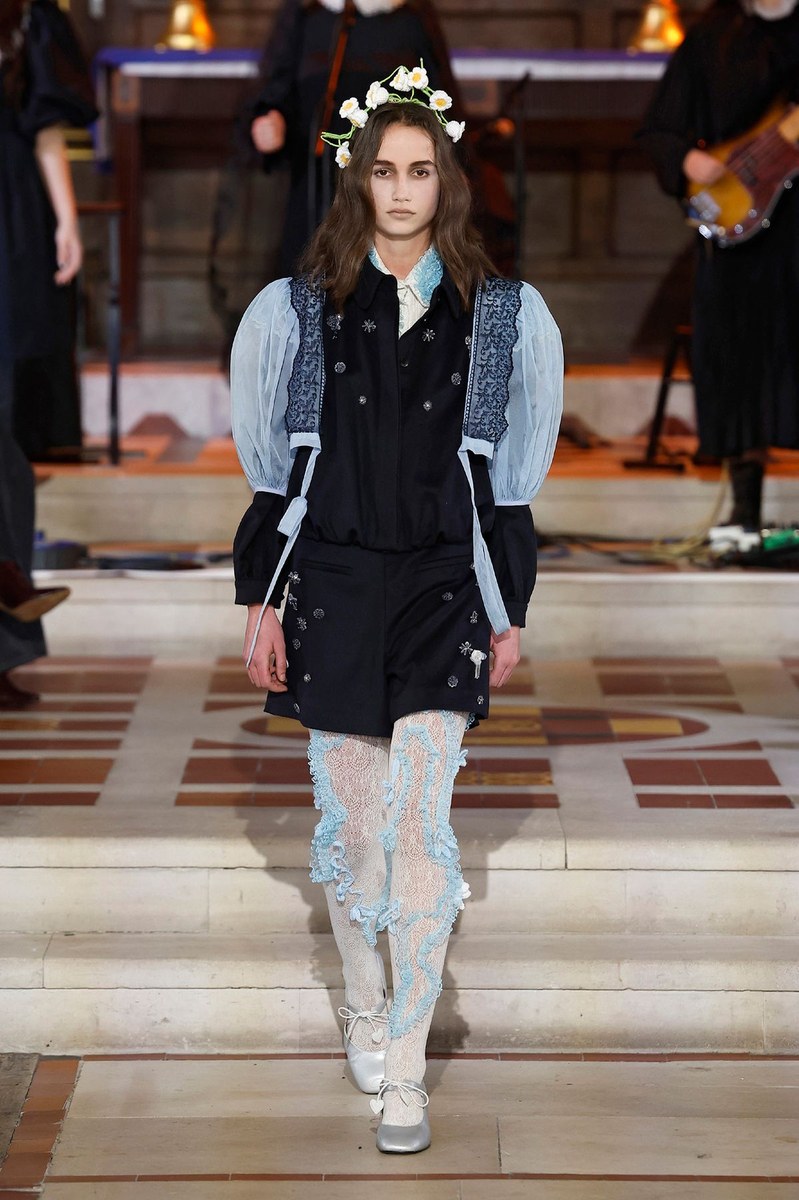 Look 16