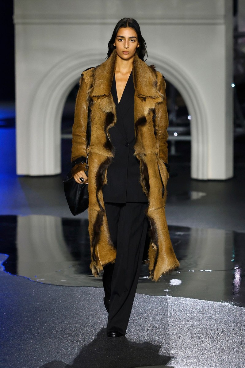Look 16