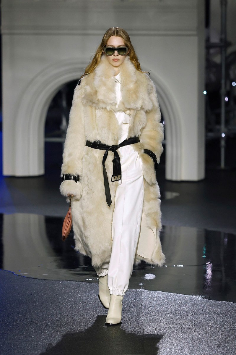 Look 32
