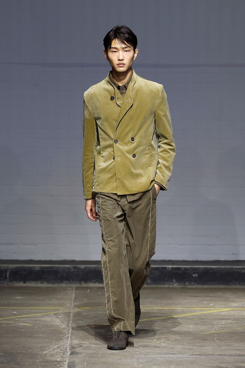 Look 10
