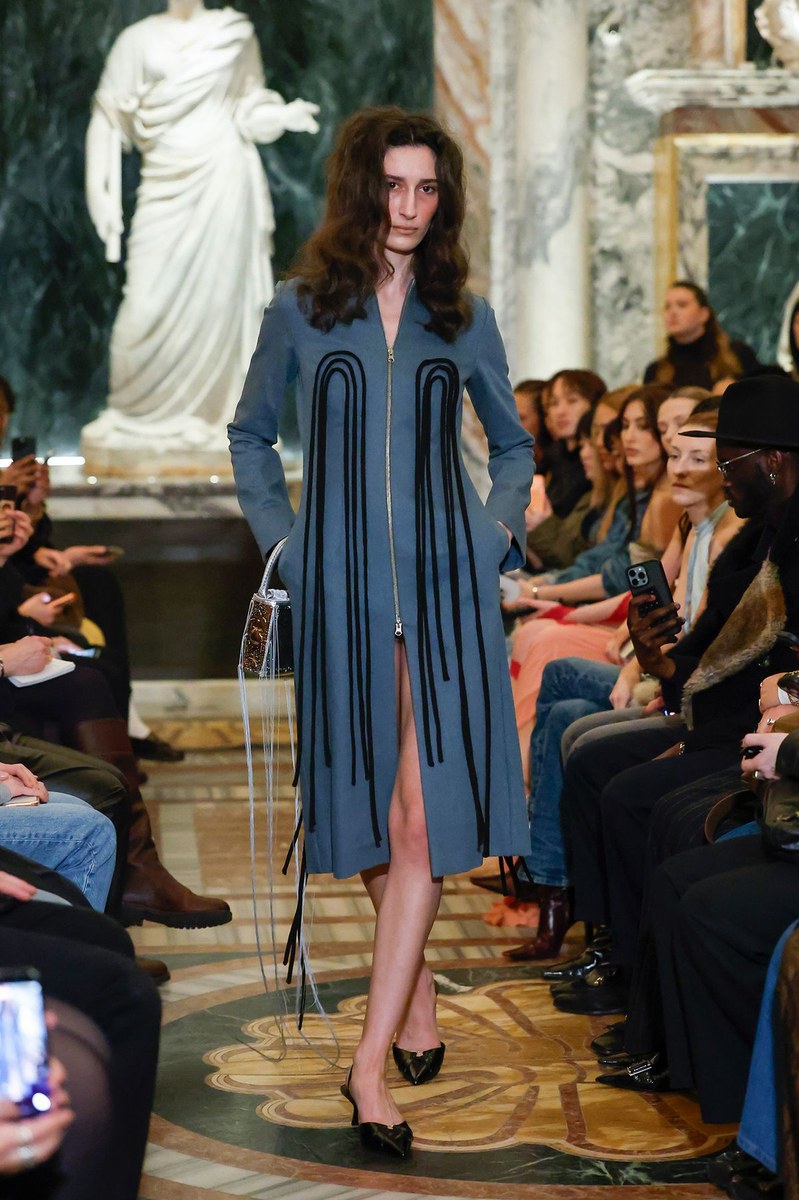 Look 16