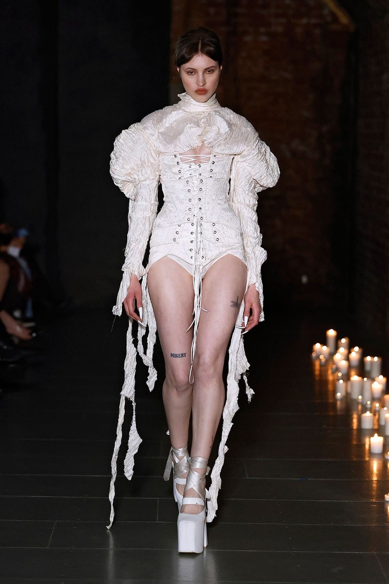Look 15