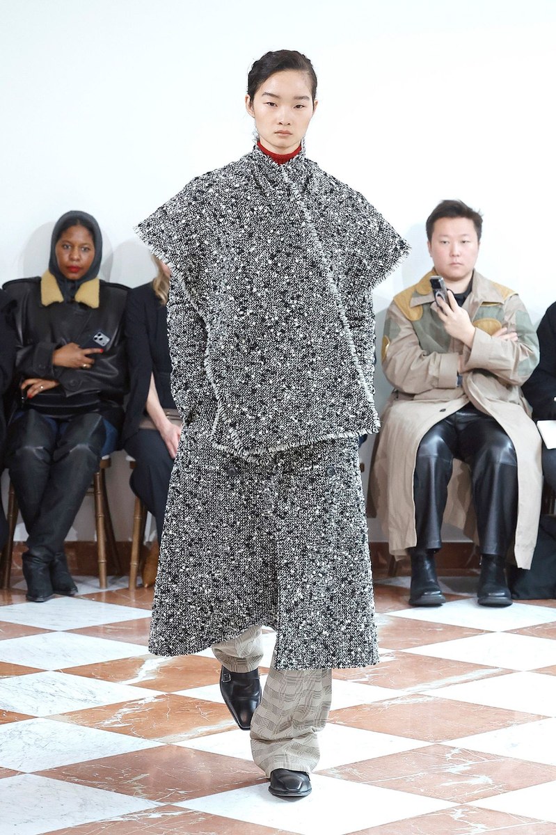 Look 10