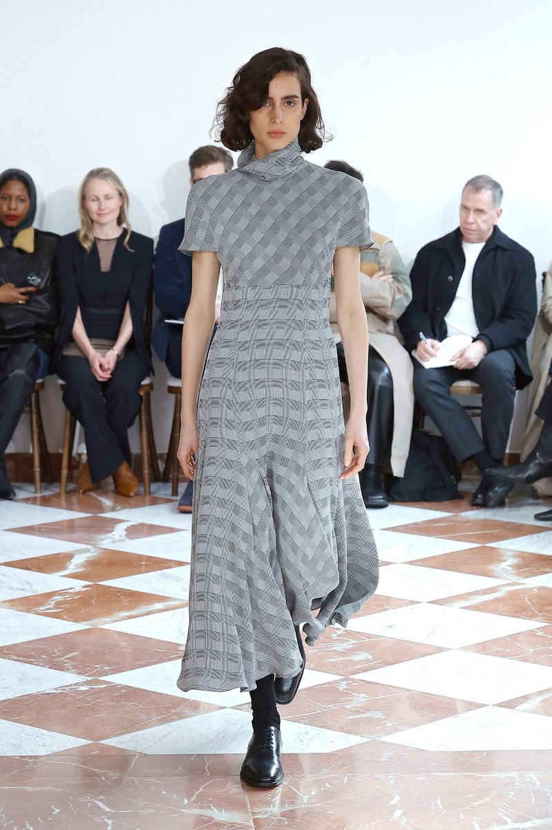 Look 16