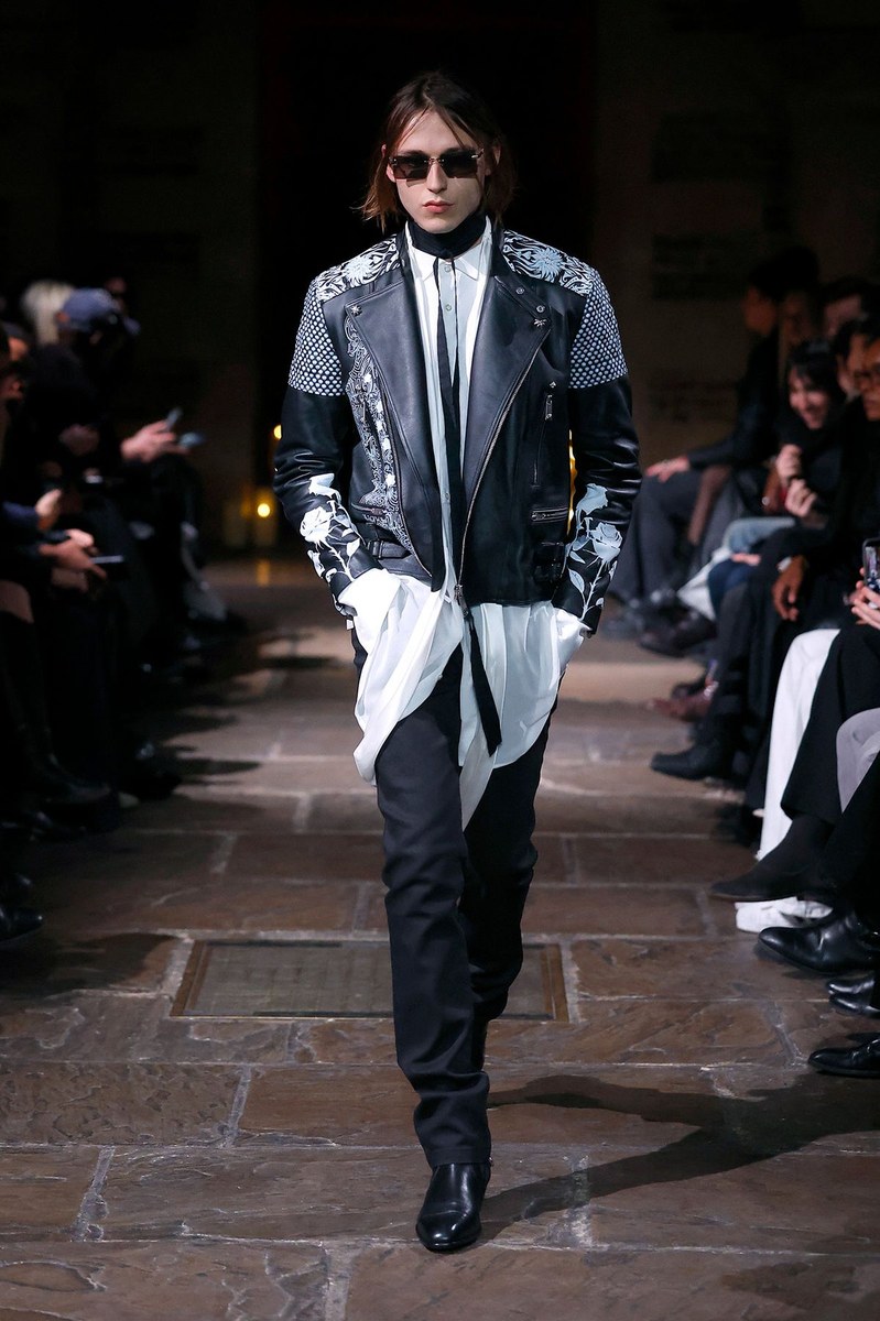 Look 16