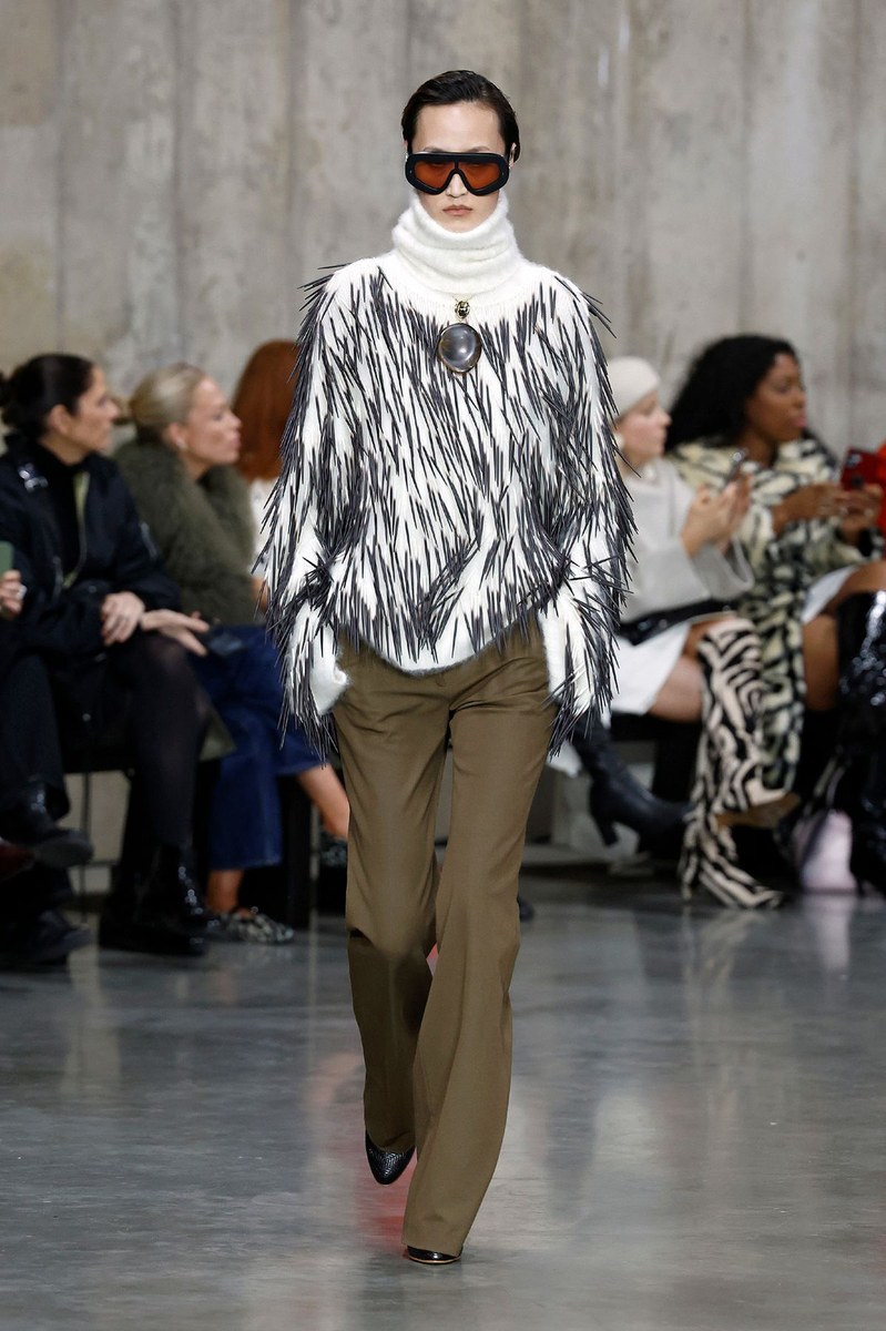 Look 8