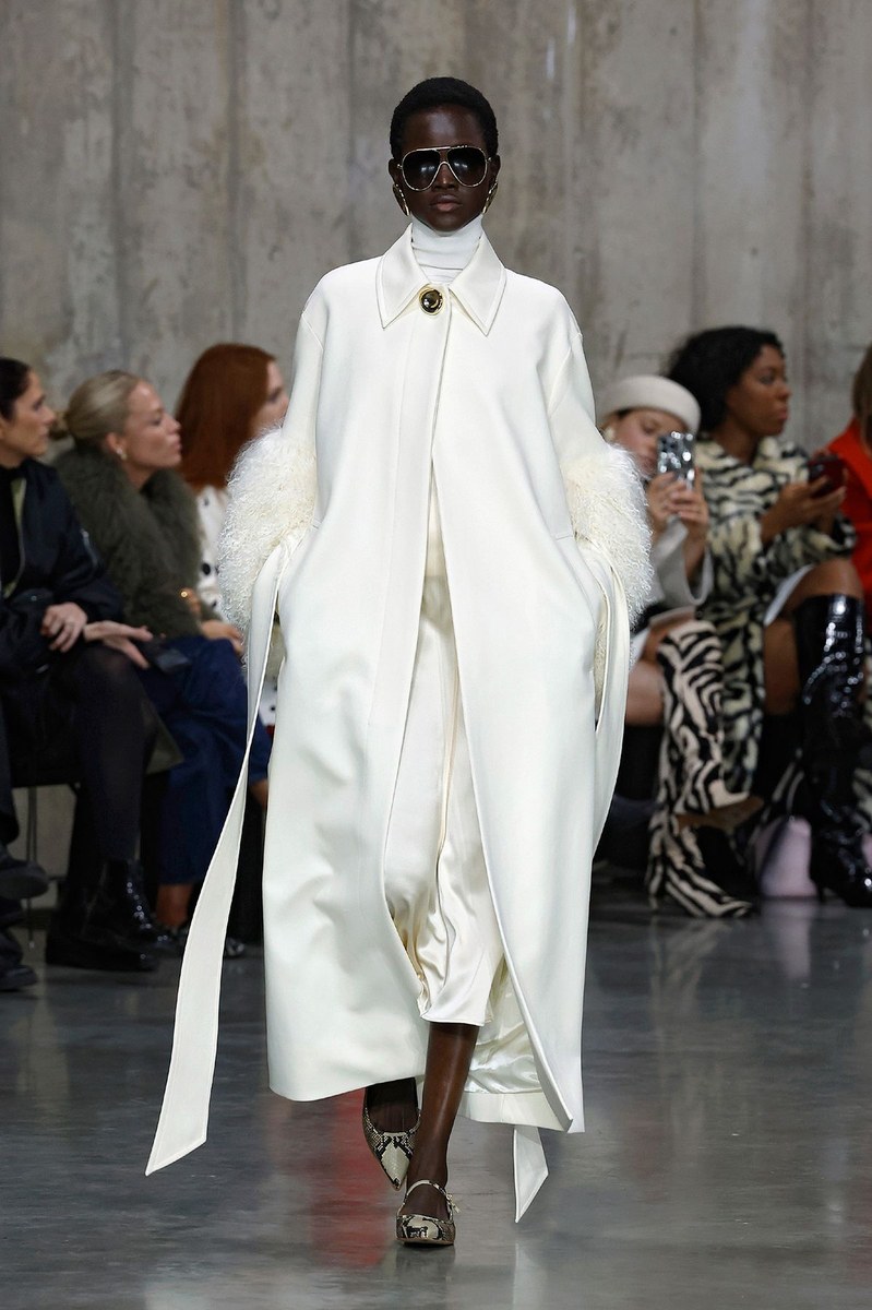 Look 10