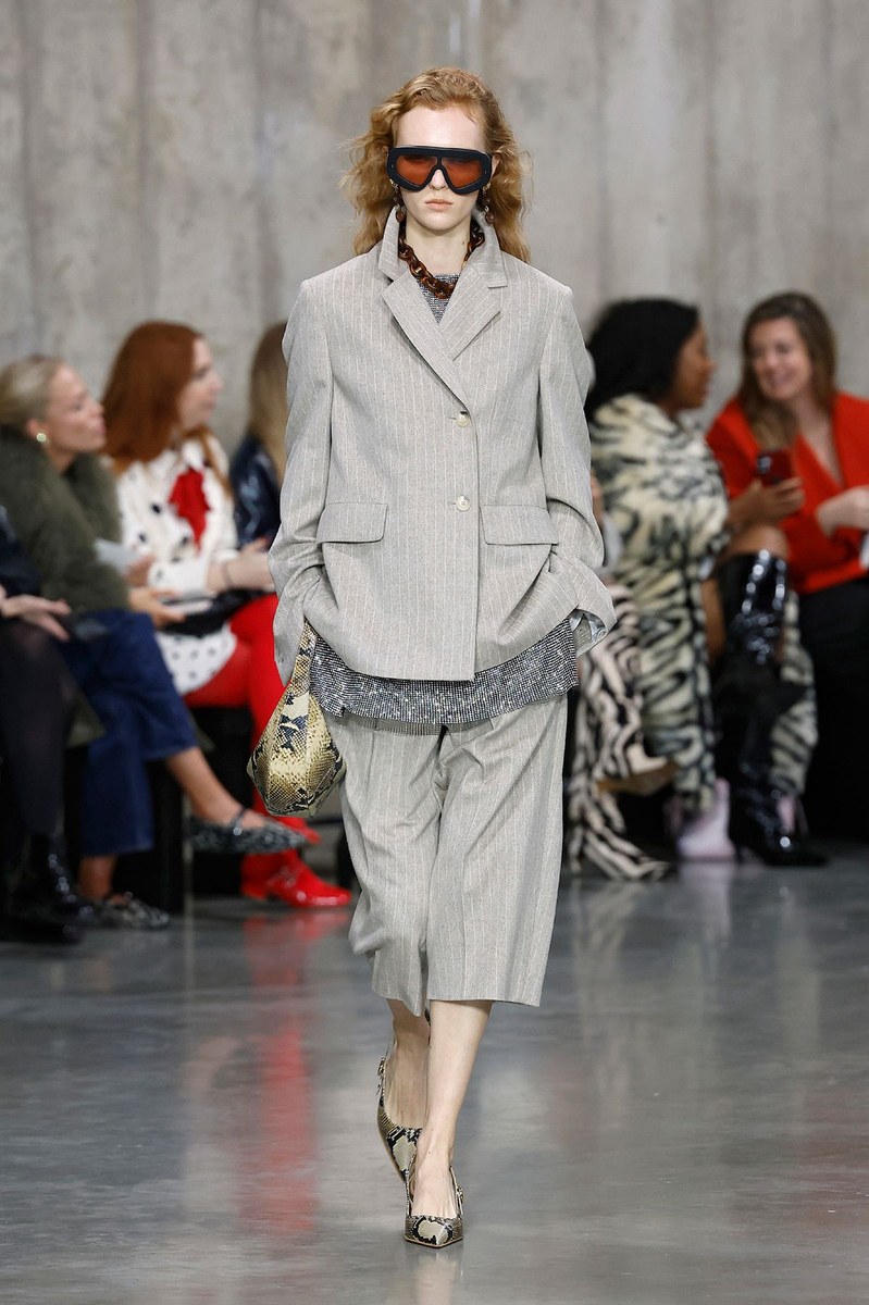 Look 11