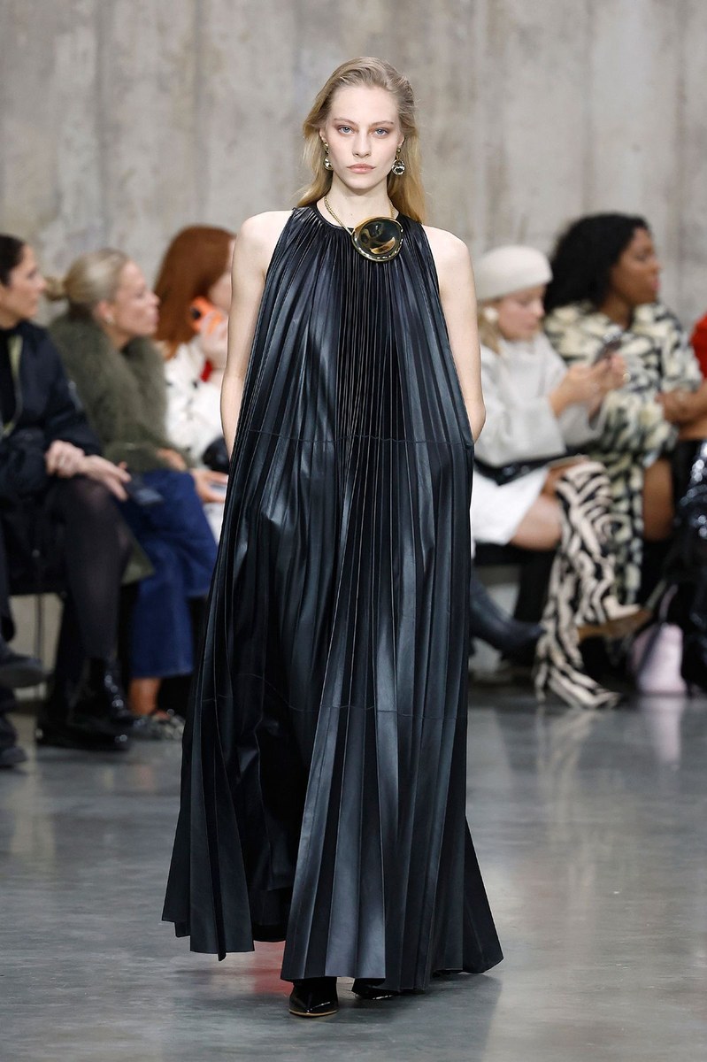 Look 15