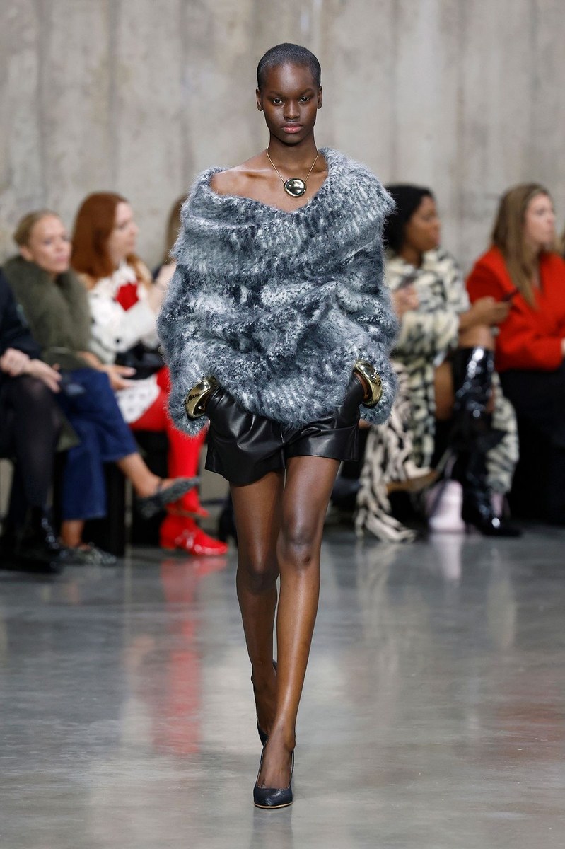 Look 16