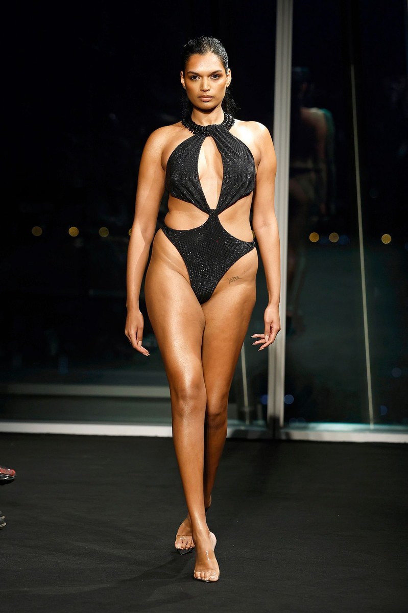 Look 16