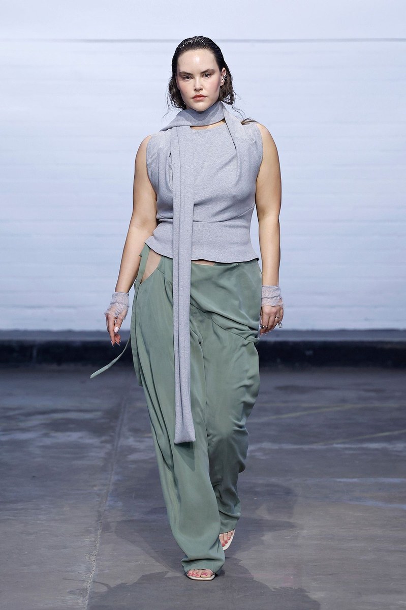 Look 16