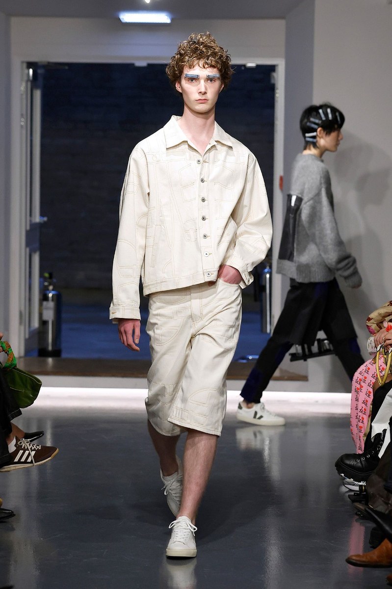 Look 16