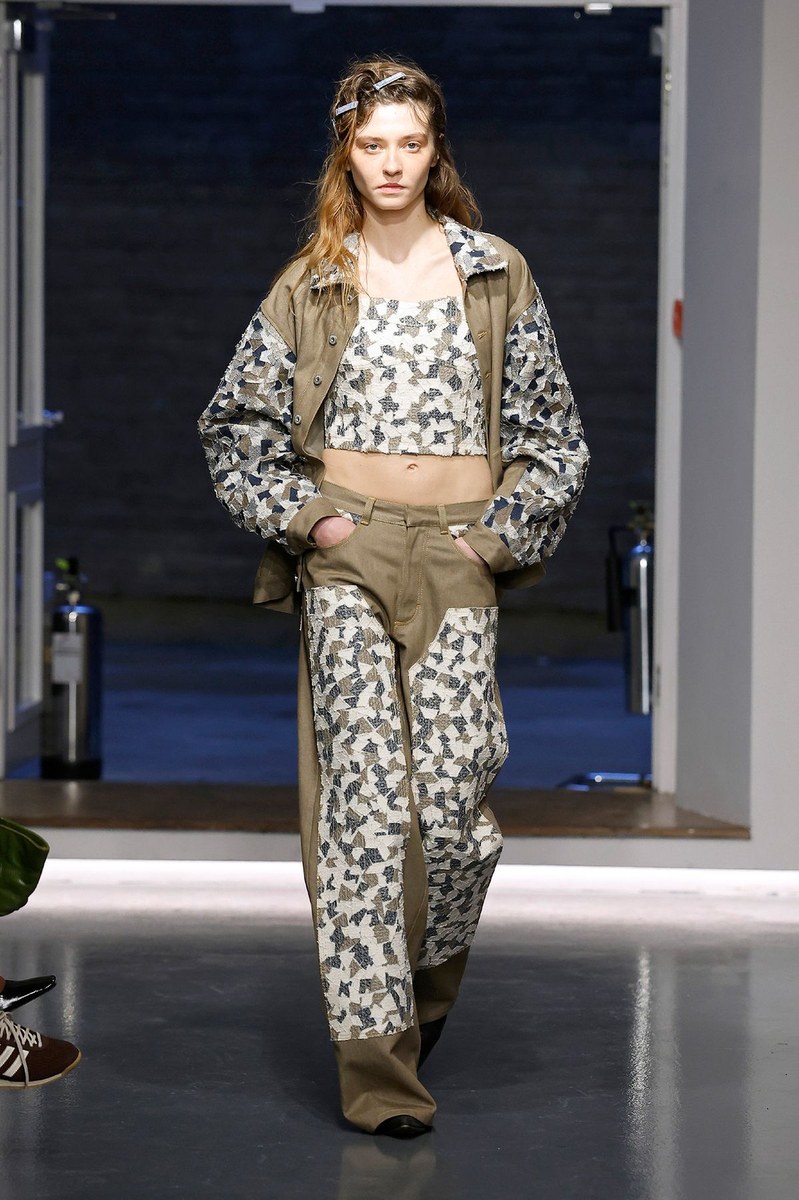 Look 18