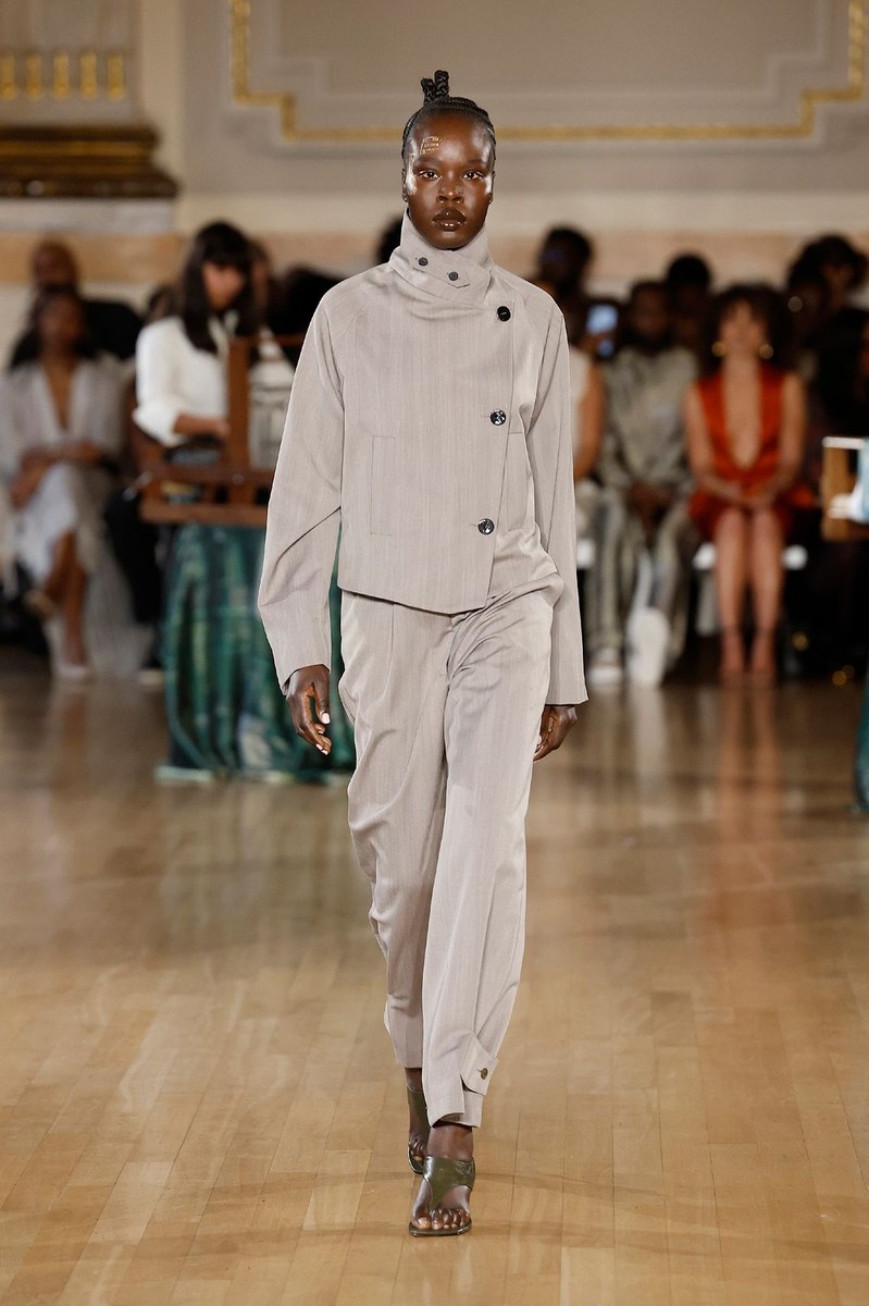 Look 16