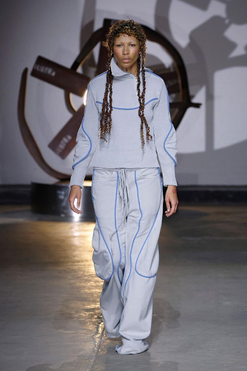 Look 16