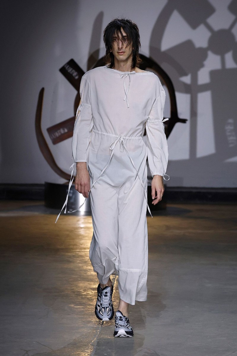 Look 18