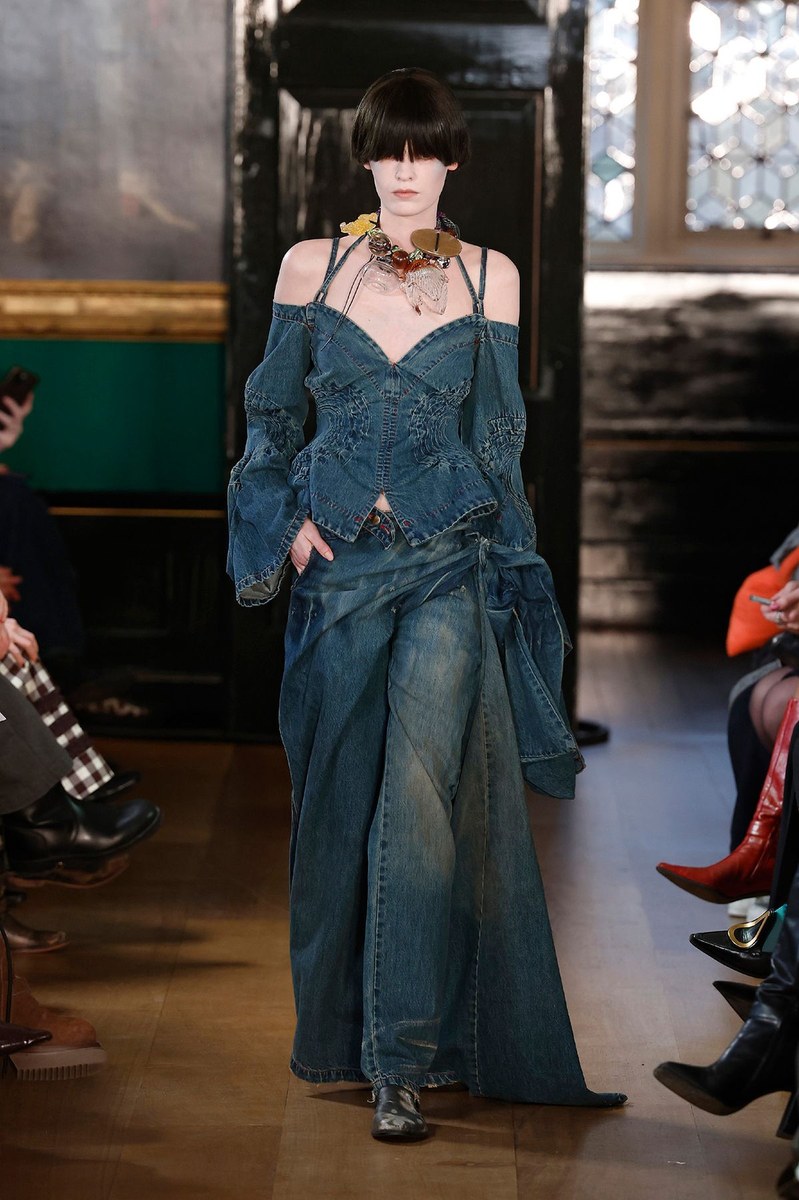 Look 16
