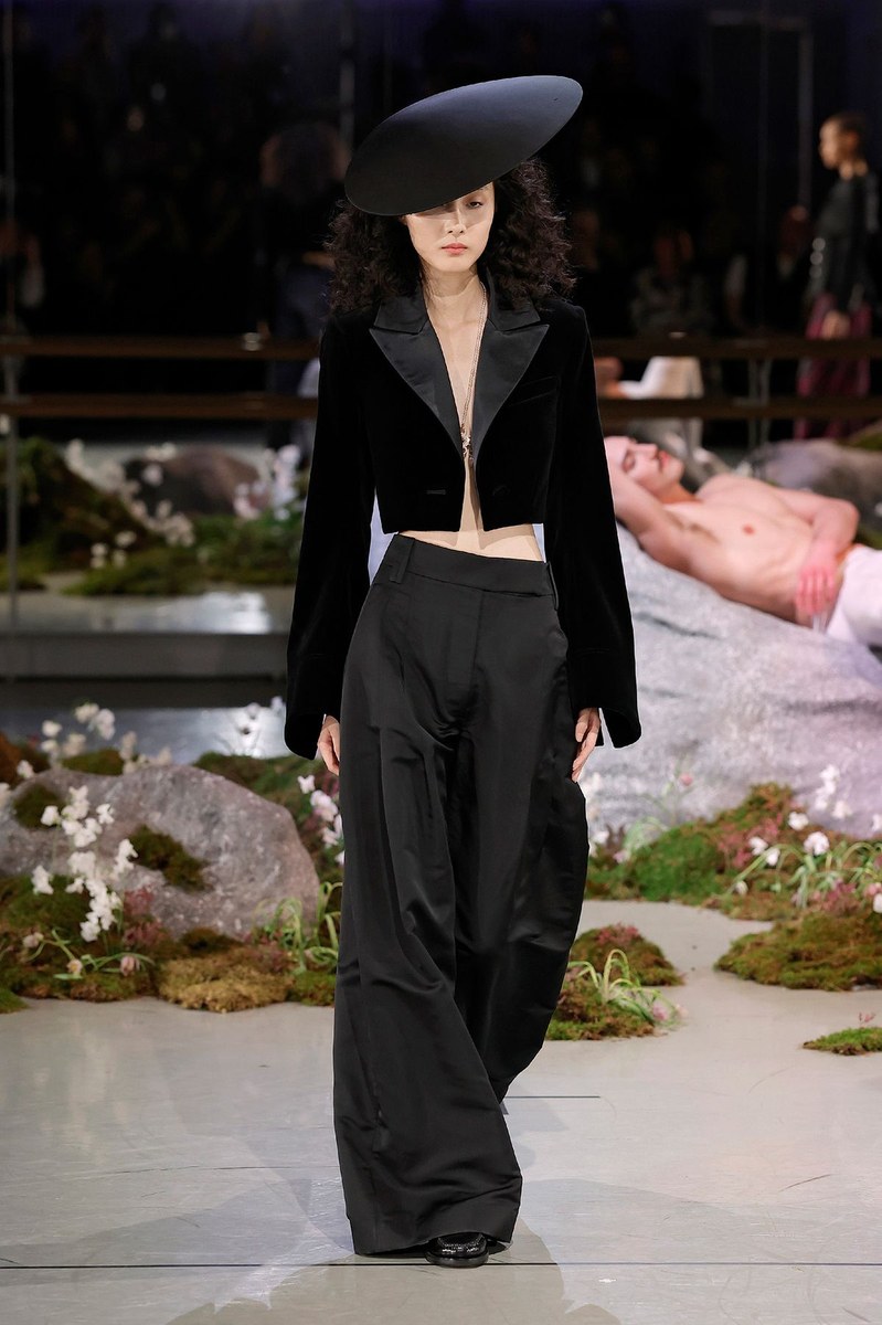Look 18