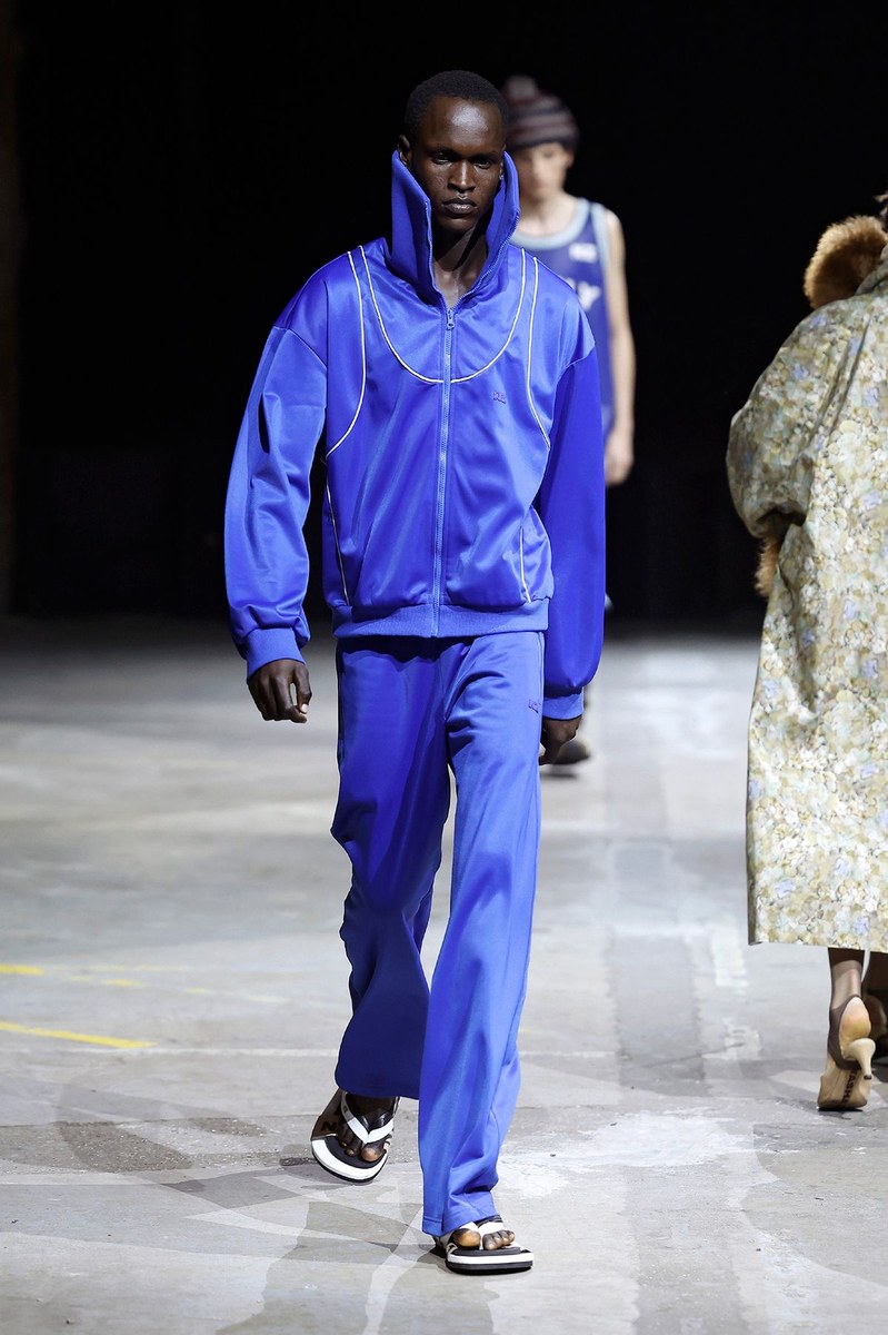 Look 16