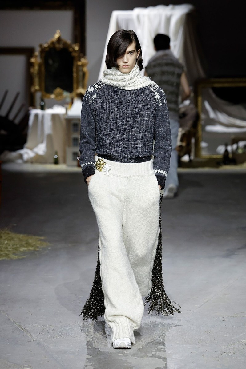 Look 10