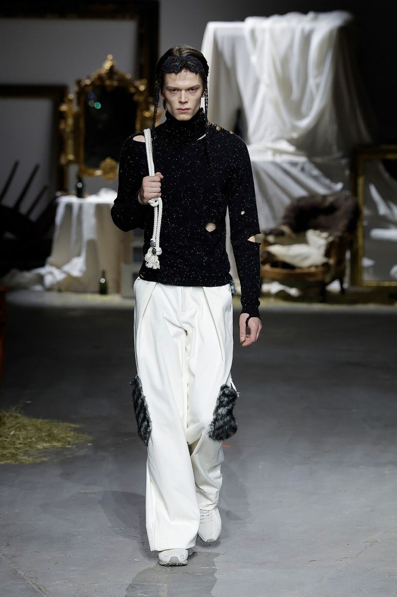 Look 16