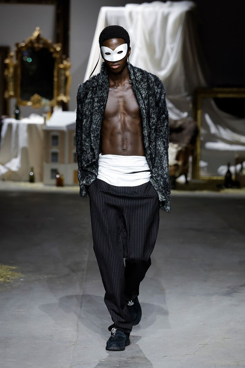 Look 18