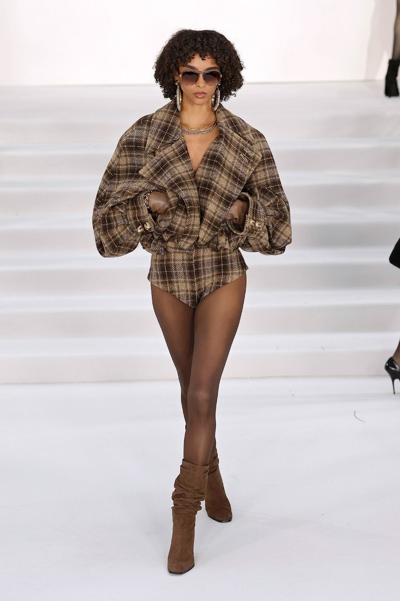 Look 10