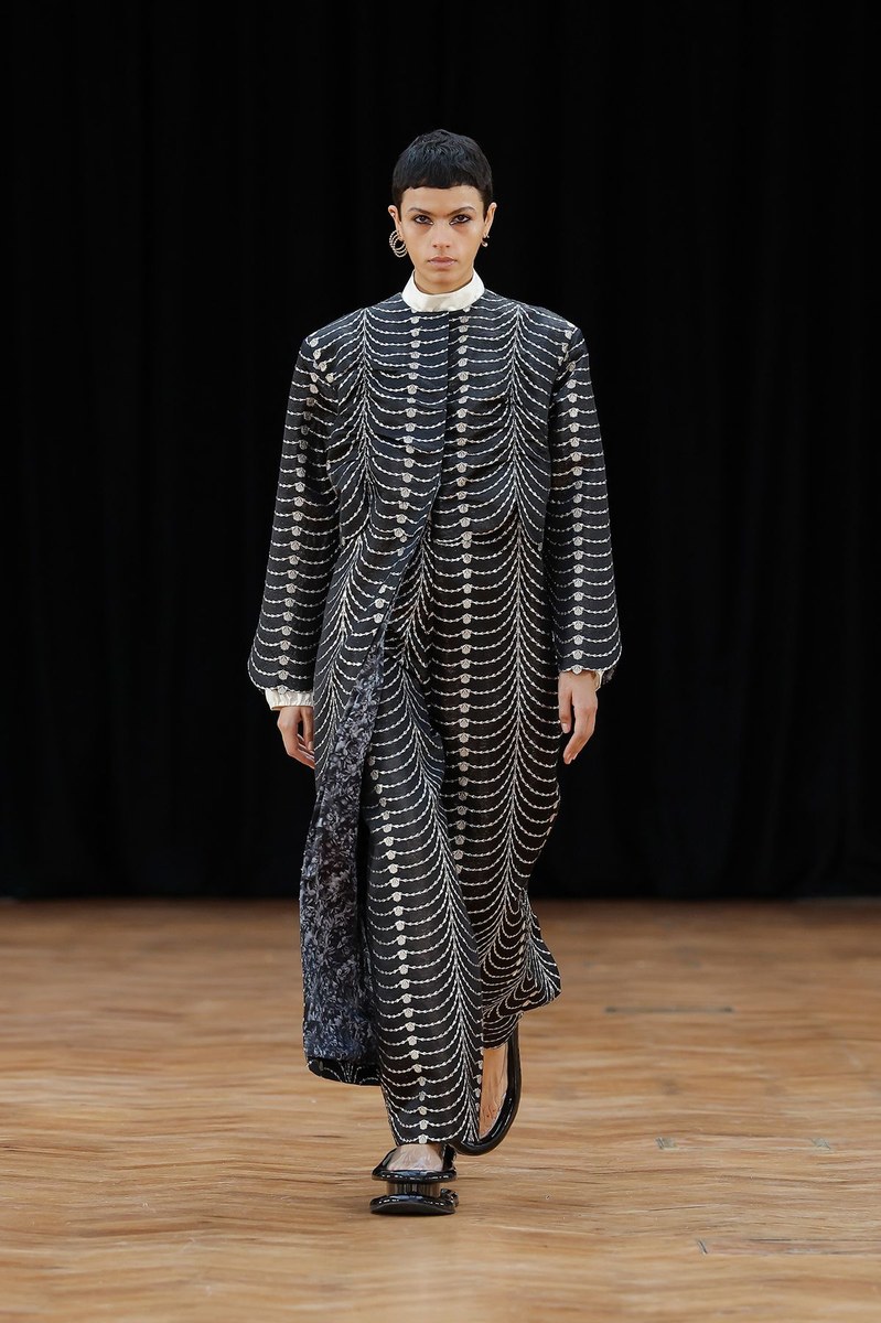Look 10