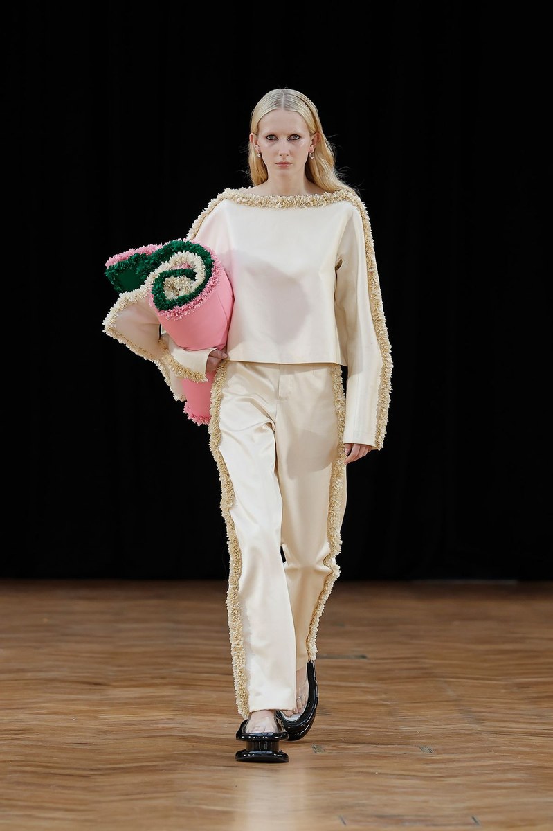 Look 15