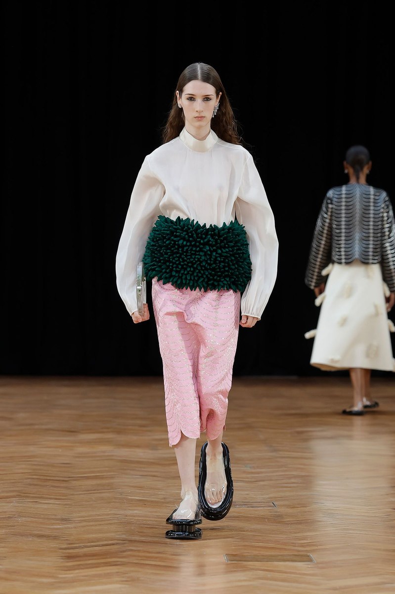Look 16