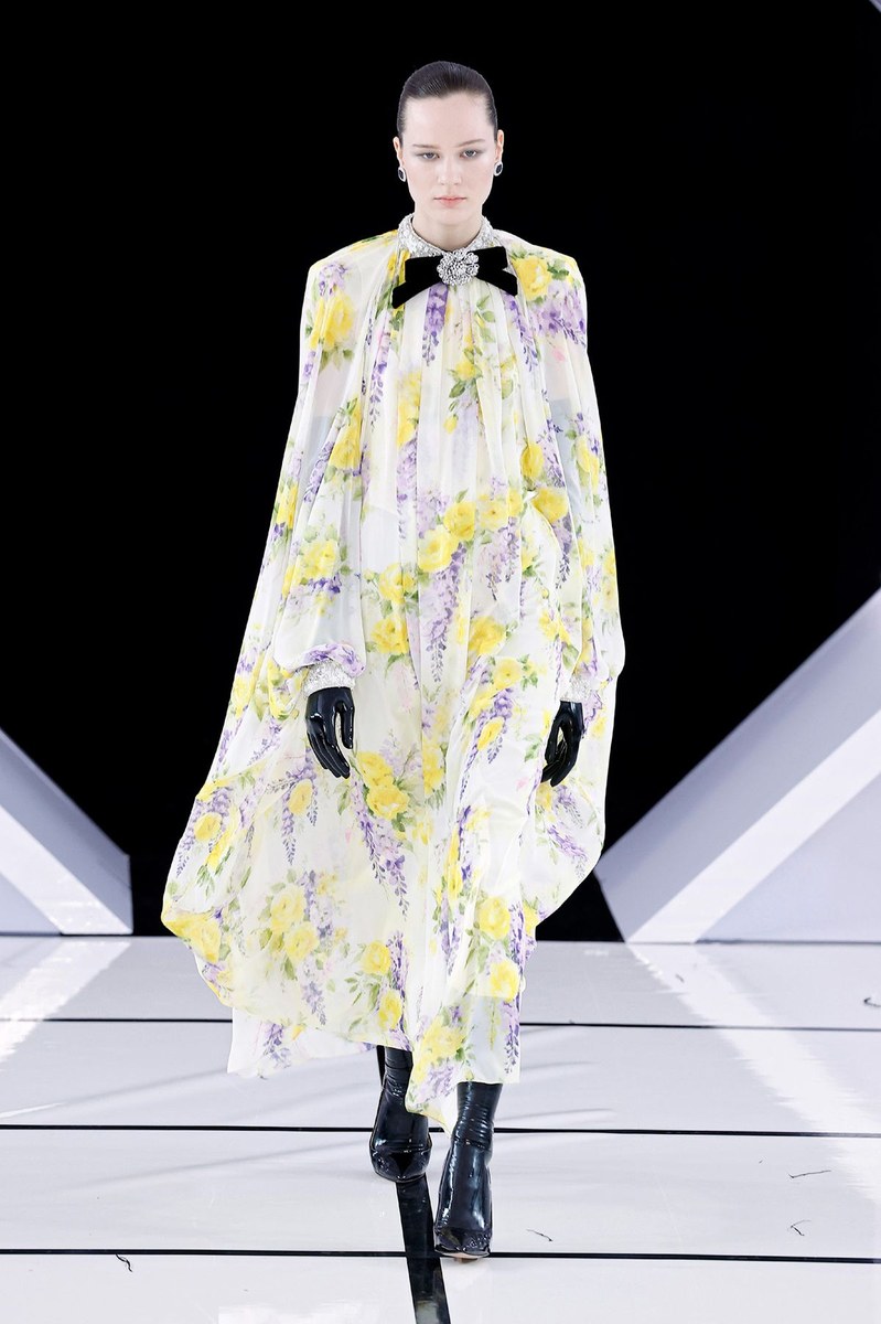 Look 16