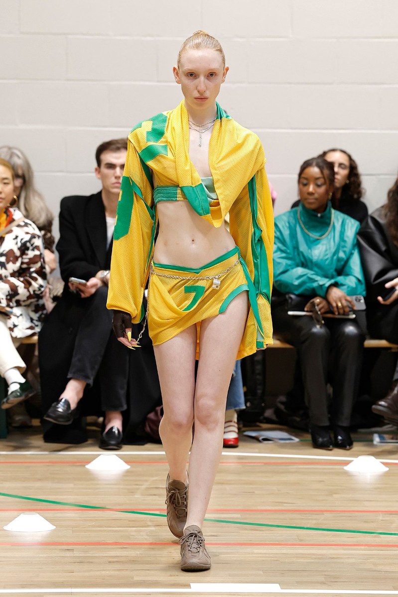 Look 16