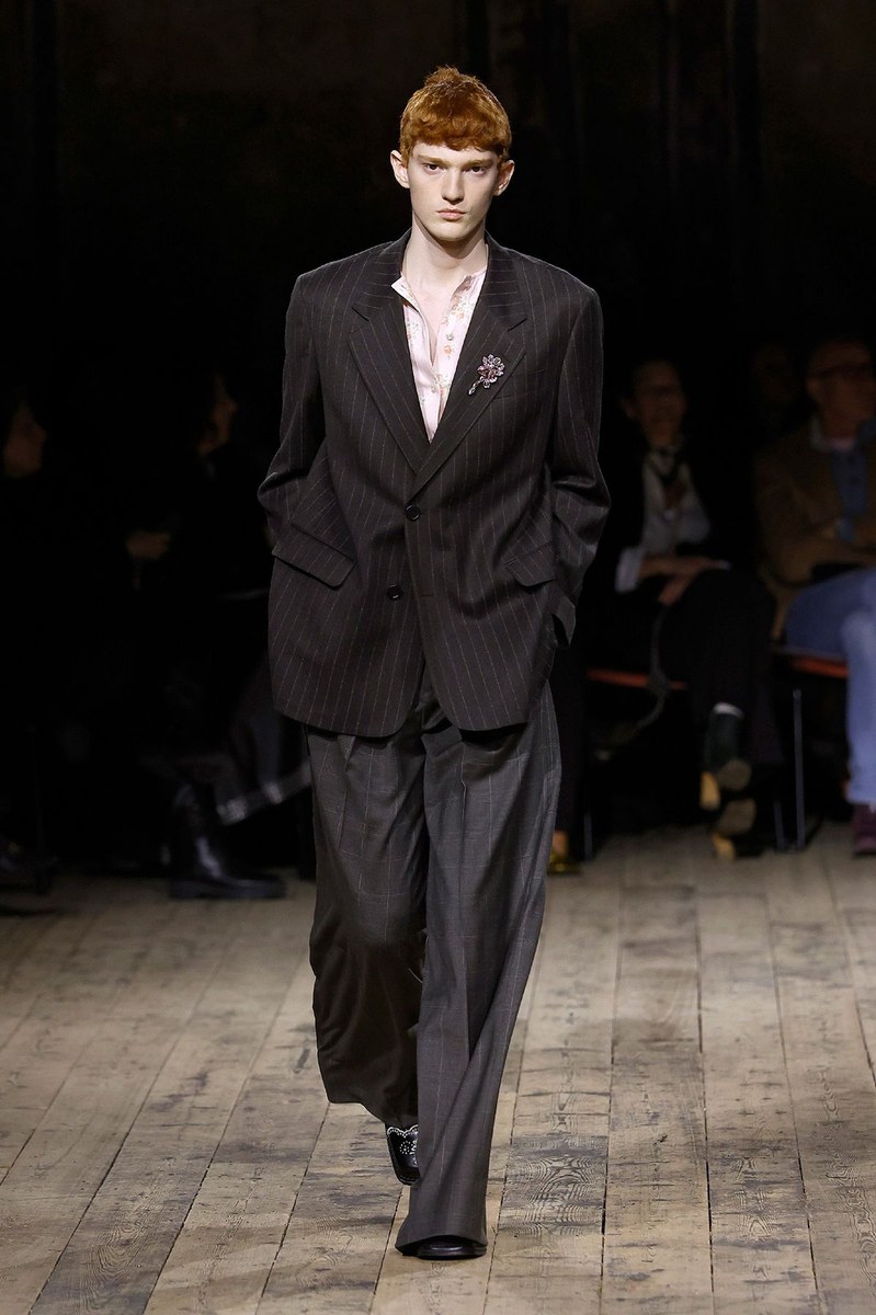Look 16