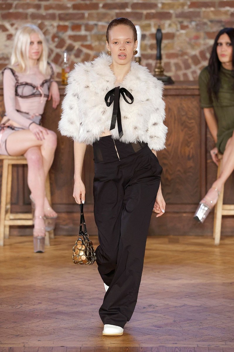 Look 16