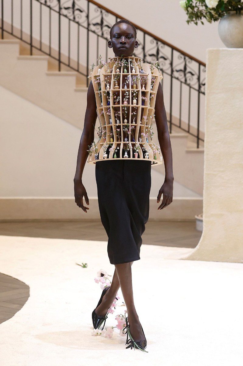 Look 15