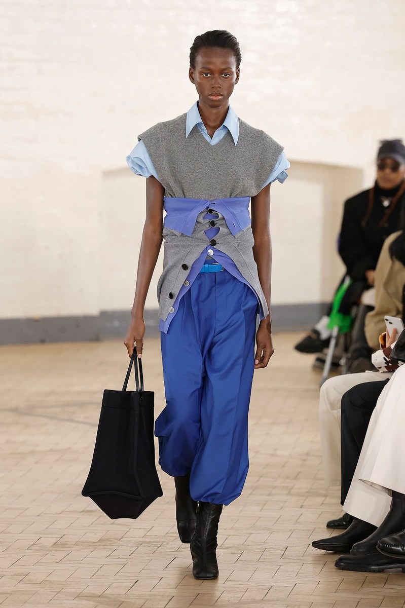 Look 10