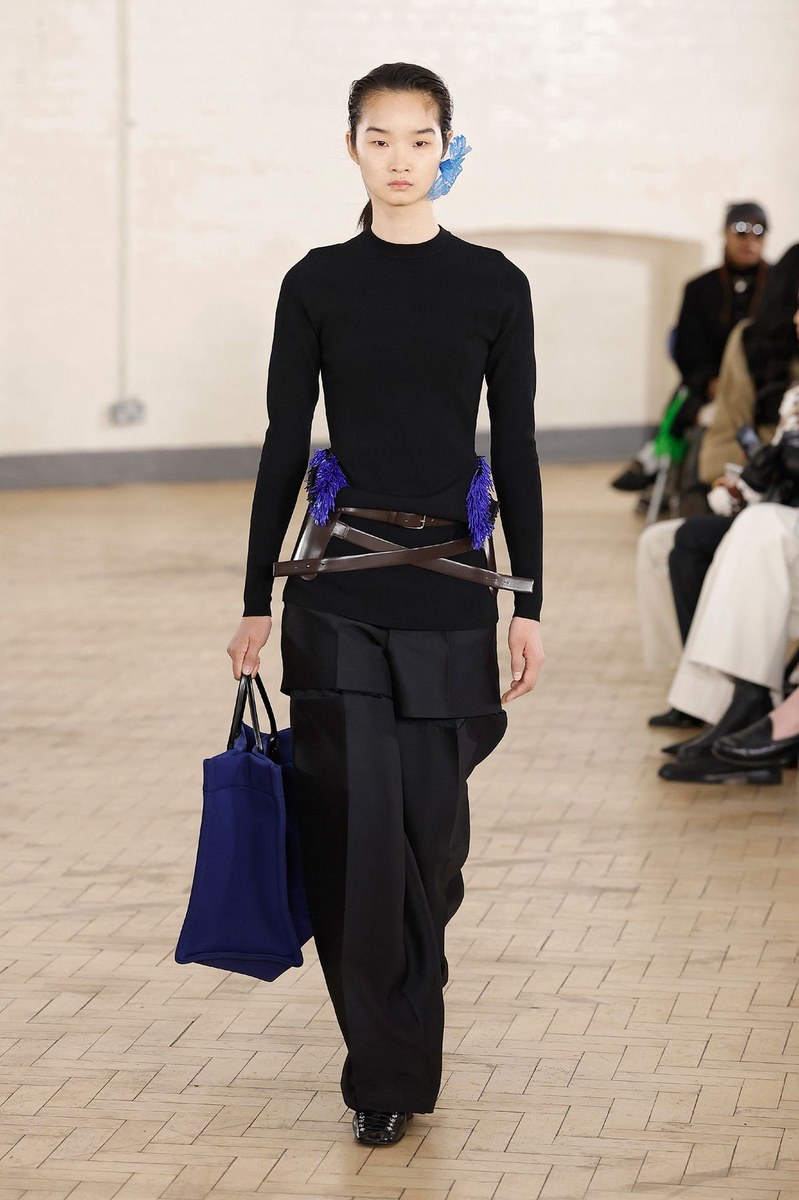 Look 16
