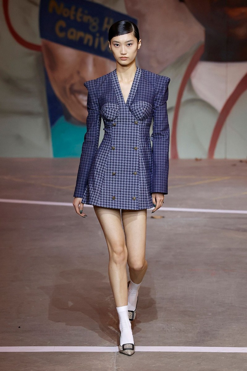 Look 16