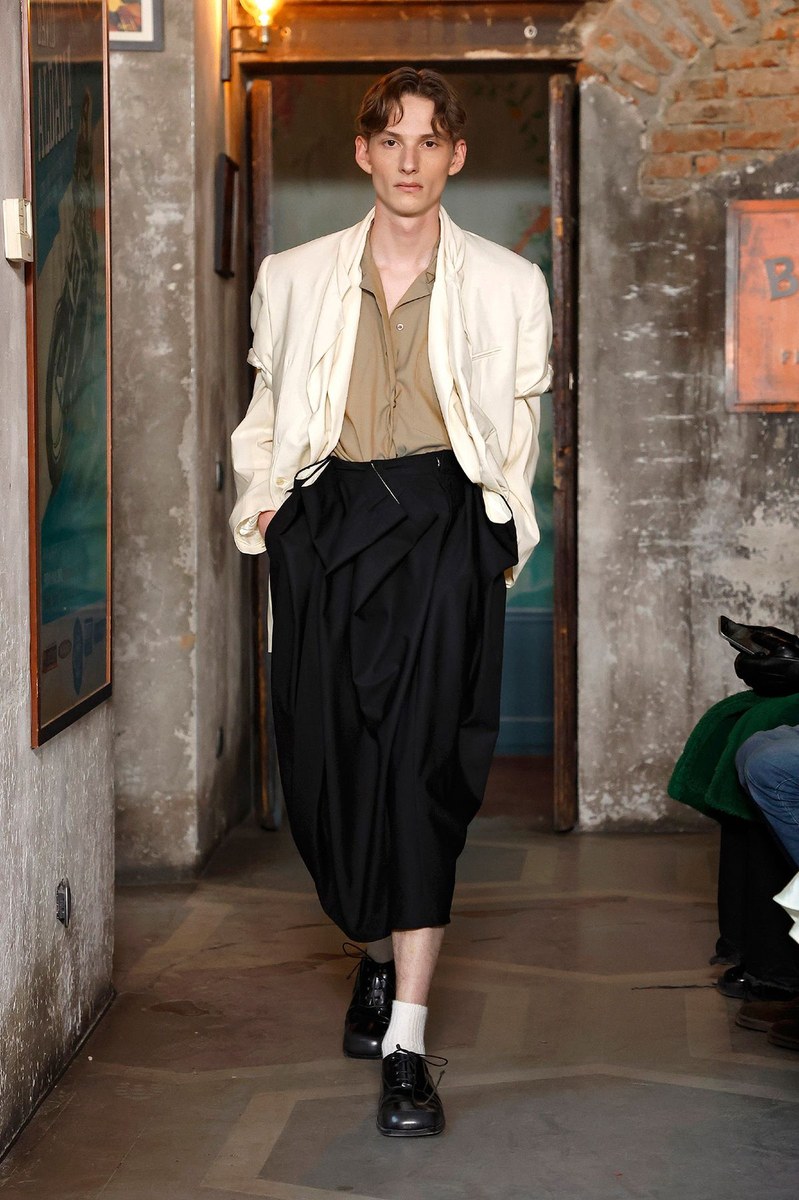 Look 16