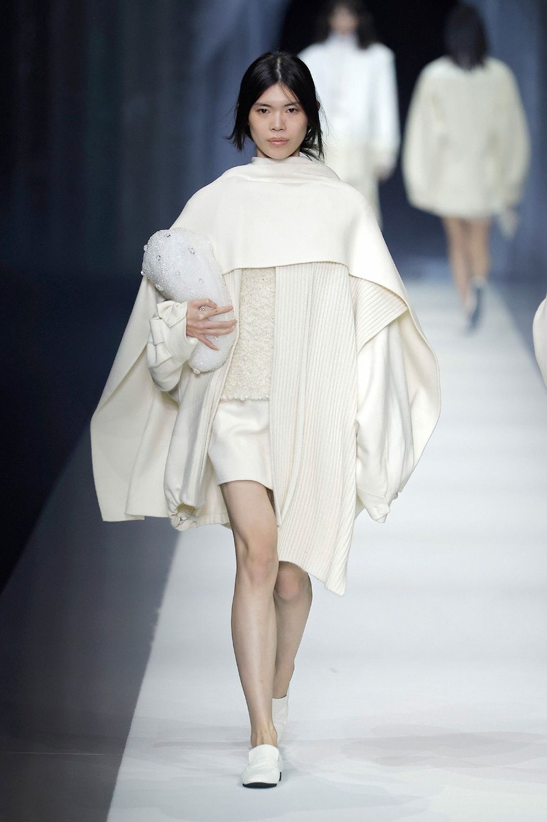 Look 3