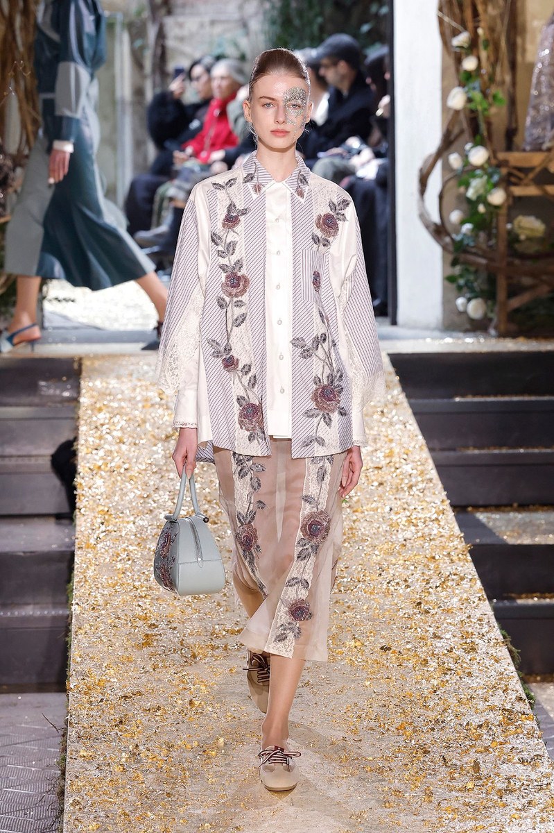Look 10