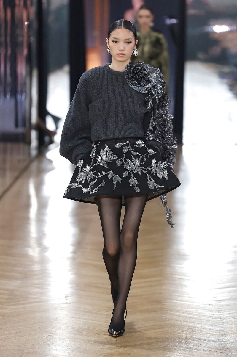 Look 18