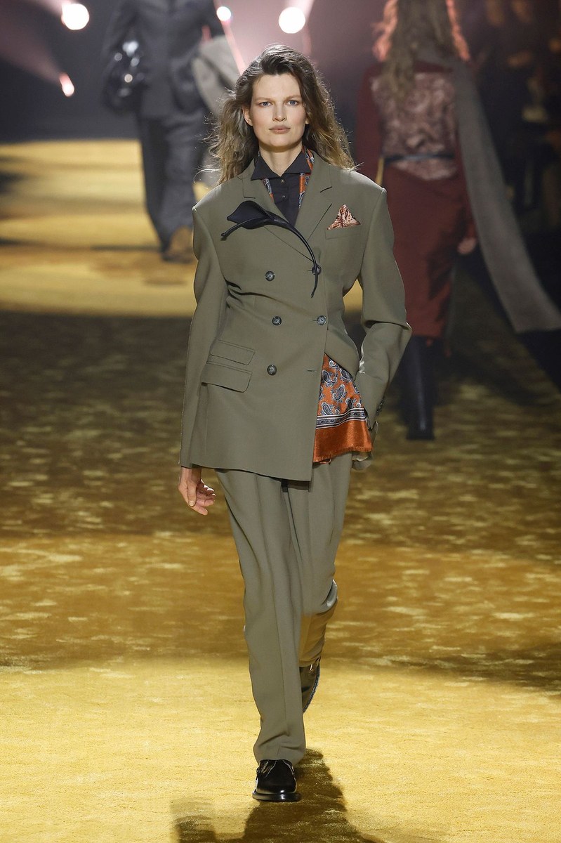 Look 17