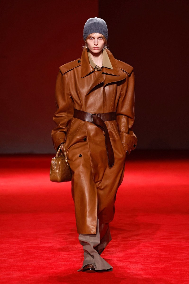 Look 16