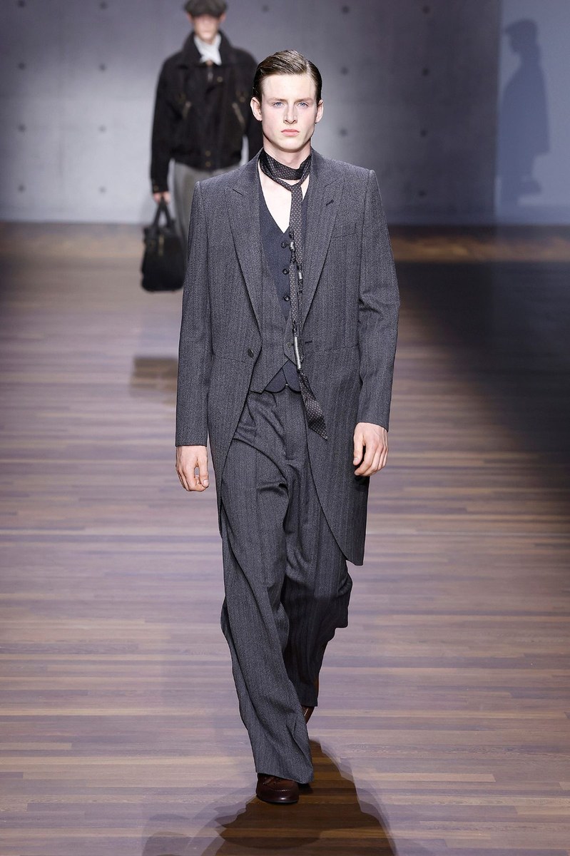 Look 10