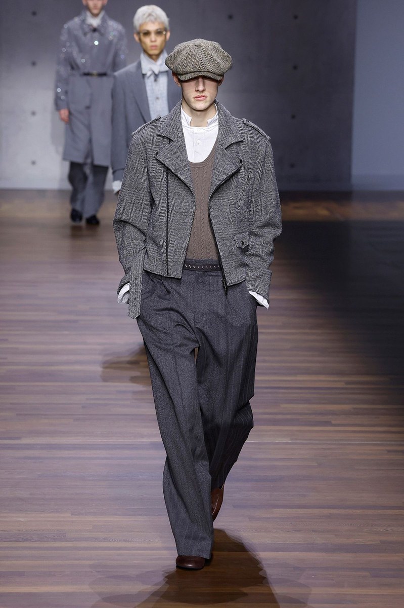 Look 16