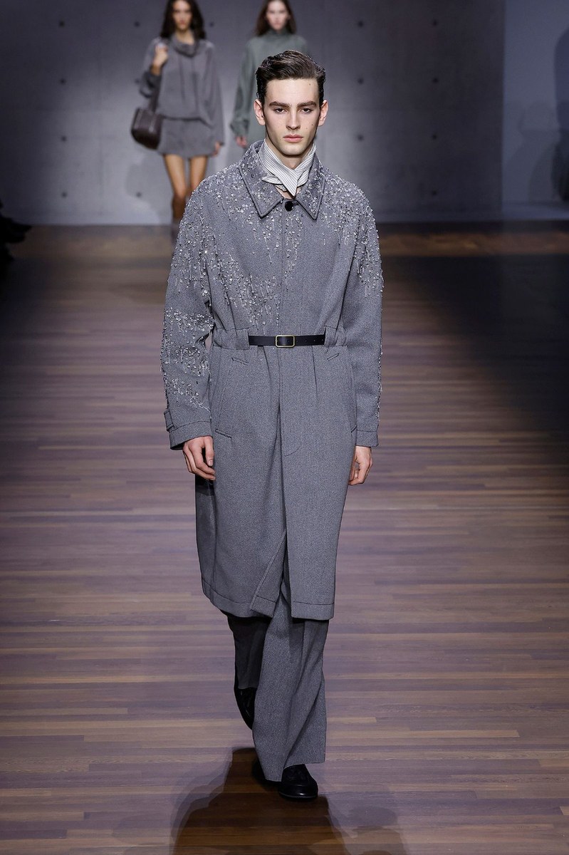 Look 18
