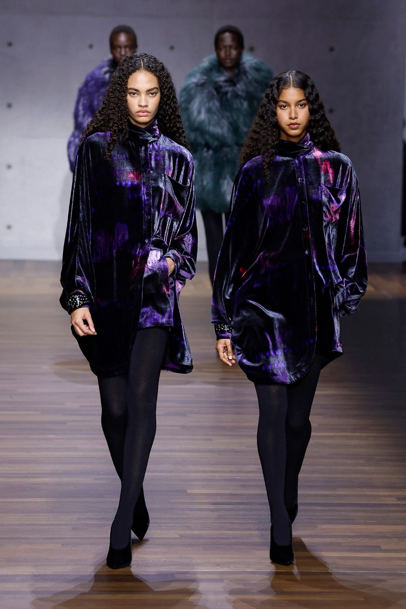 Look 100