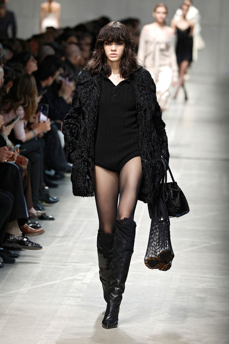 Look 10
